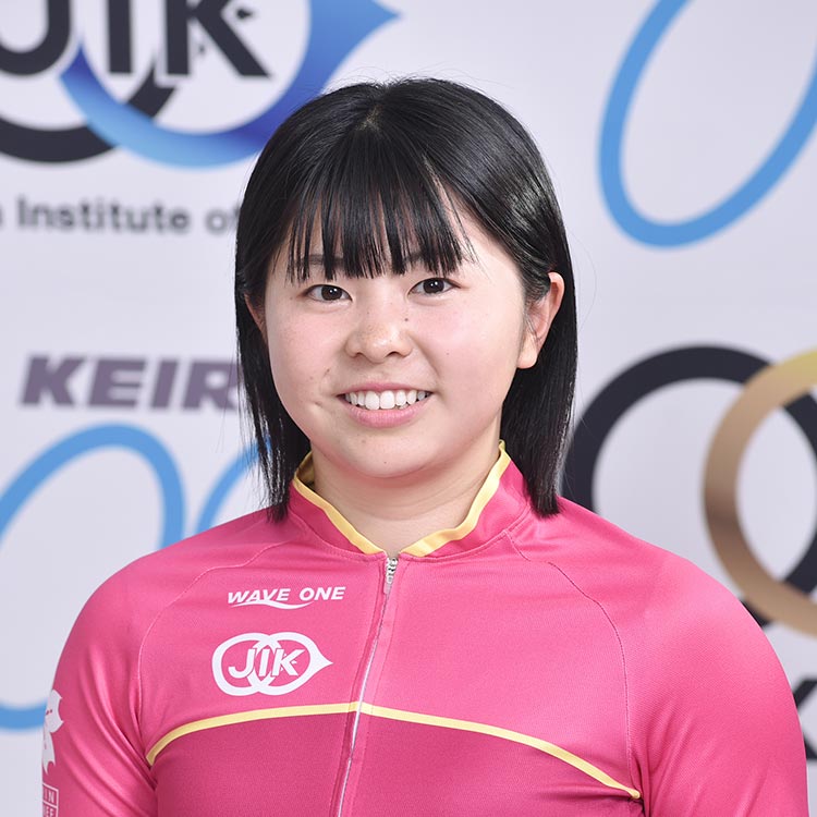 小泉 夢菜 22歳